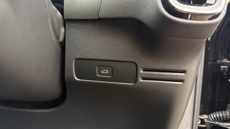 Volvo XC40 2.0 B4P Ultra Dark 5dr Auto Petrol Estate